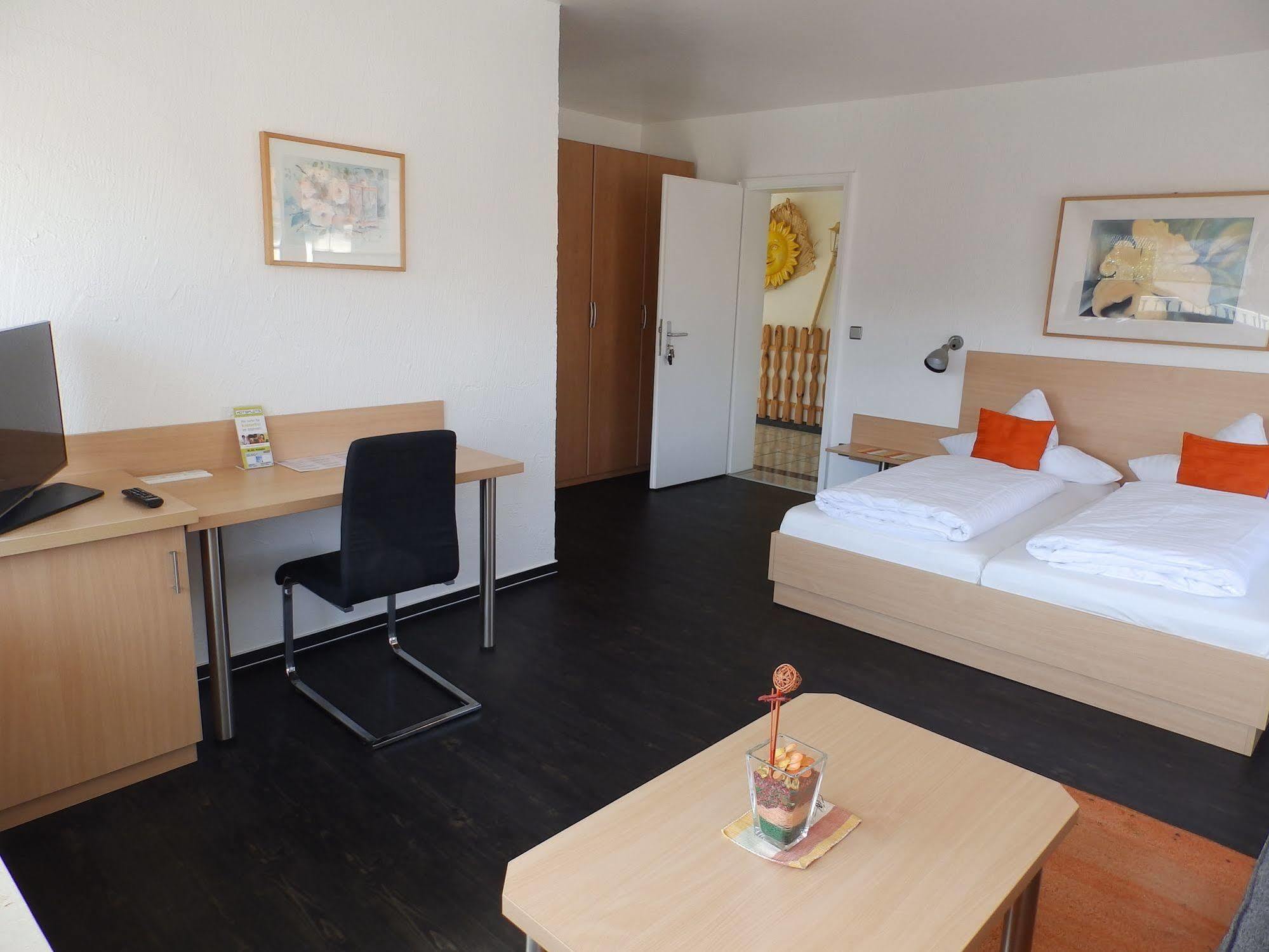 H41 Inn Hotel Garni Freiburg (Adults Only) 贡德尔芬根 外观 照片