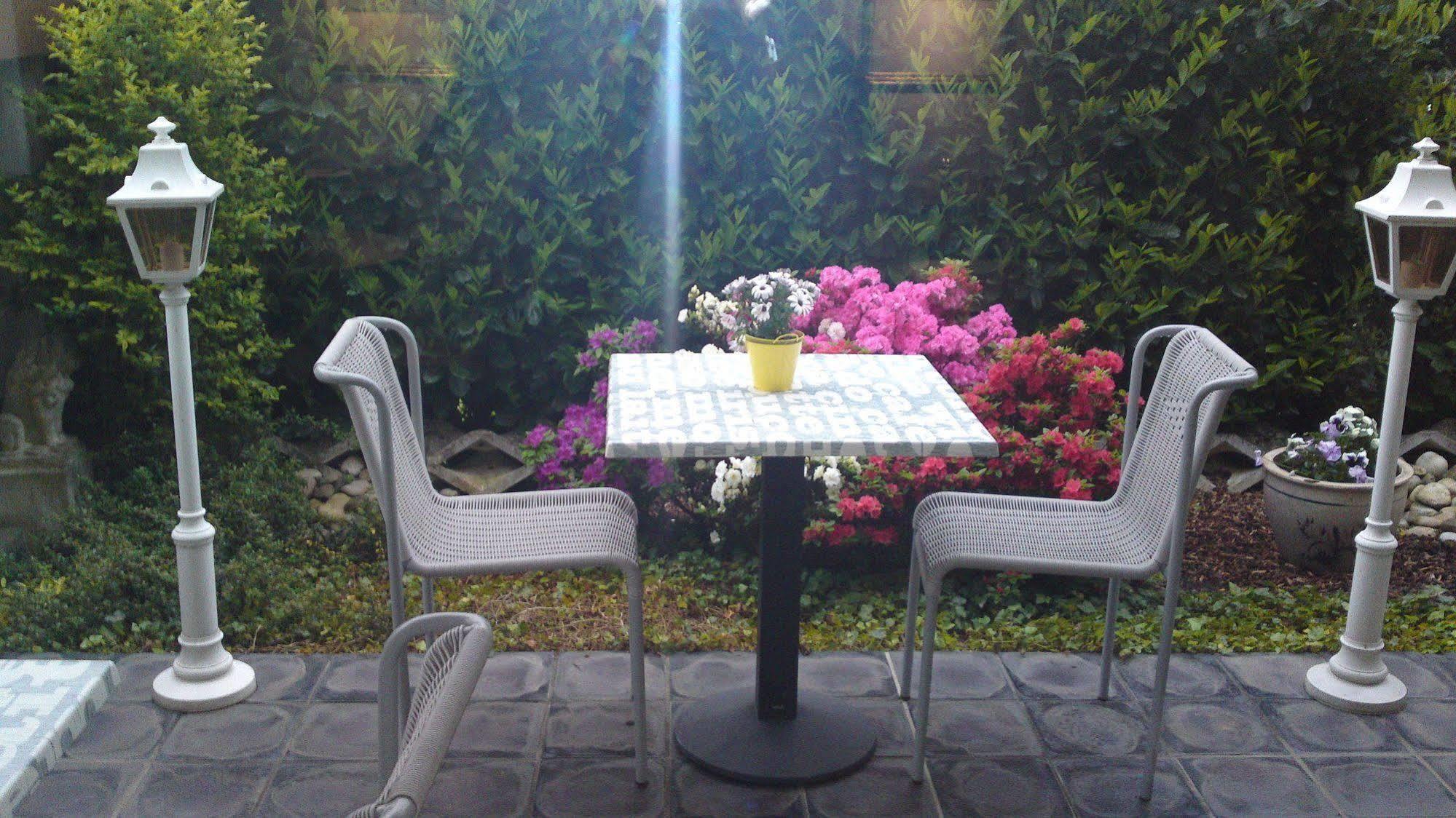 H41 Inn Hotel Garni Freiburg (Adults Only) 贡德尔芬根 外观 照片