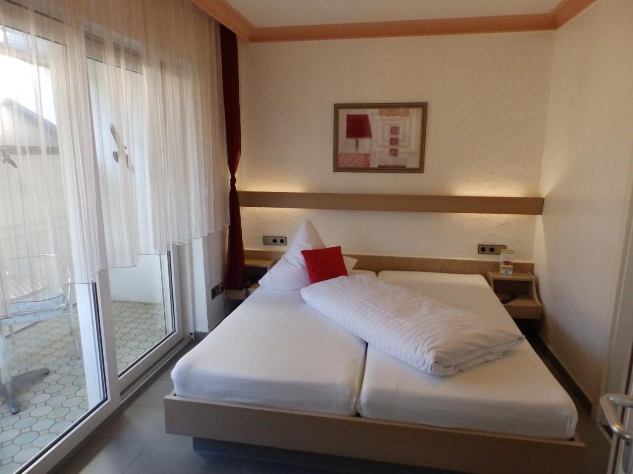 H41 Inn Hotel Garni Freiburg (Adults Only) 贡德尔芬根 外观 照片